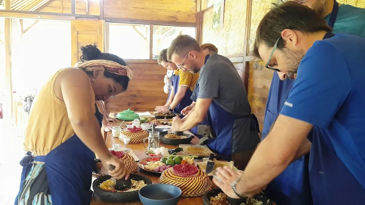 Clase de cocina ecológica balinesa en la granja y visita al mercado en Ubud Operado por Farm Cooking School by Taman Dukuh