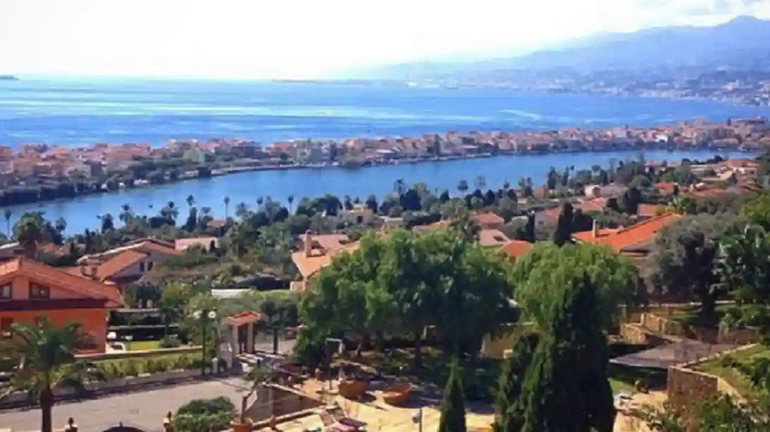 Traslado de ida y vuelta de Messina a Taormina Operado por Sightseeing Experience SRL