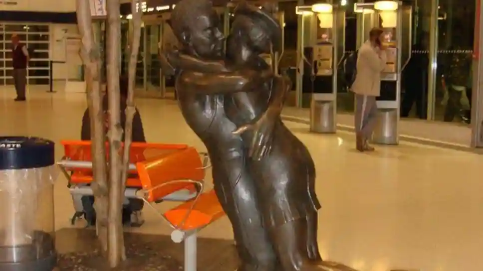 Romantic Glasgow City Exploration Game Provided by Questo Global SRL