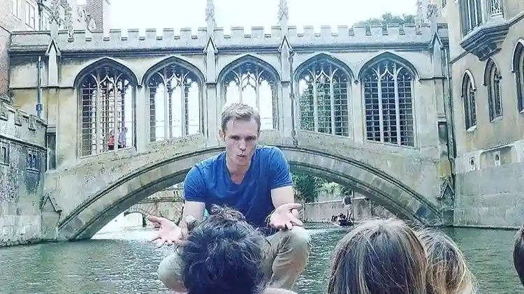 Combined Cambridge University Walking & Punting Tour With King’s College