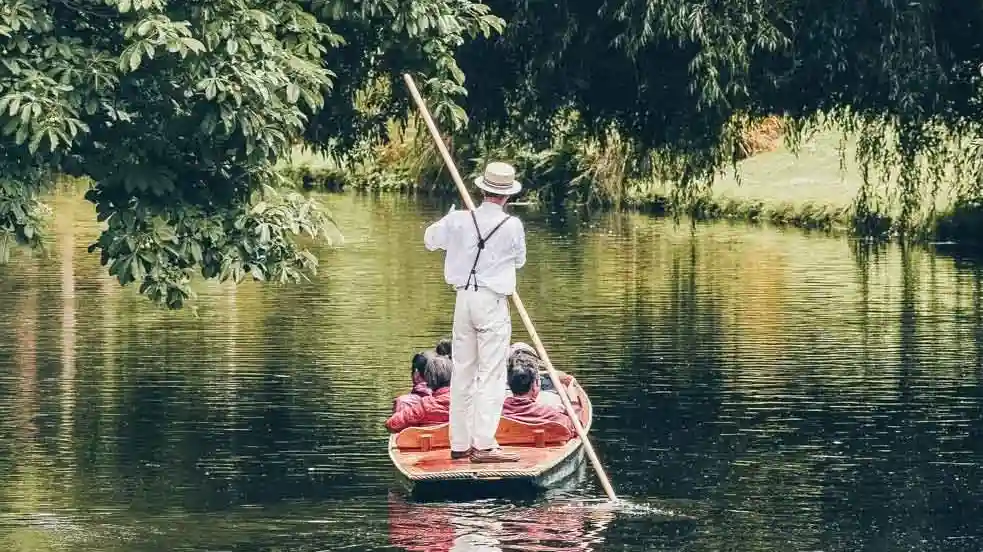 Visite combinée de l'université d'Oxford à pied et en bateau Fournie par Cambridge Alumni Tours Ltd.