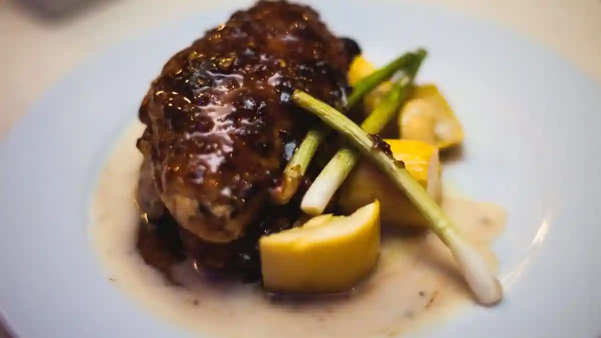 Boston Harbor: 2 or 3-Hour Signature Dinner Cruise Provided by City Cruises East