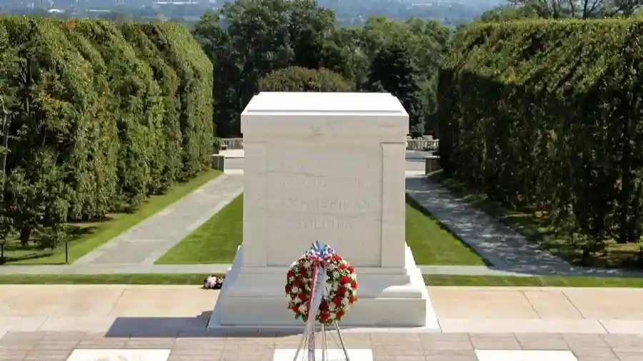 Tour privato a piedi del cimitero nazionale di Arlington Fornito da Travel Curious
