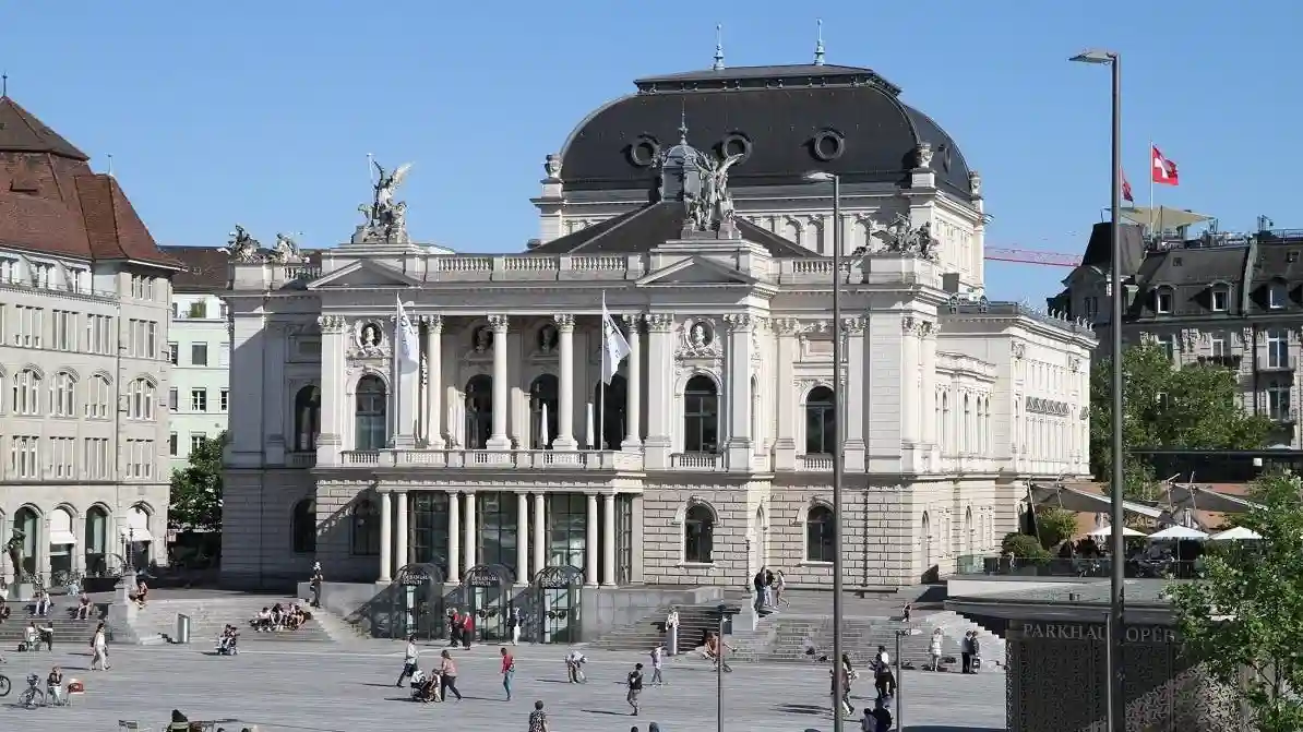 Zurich : Visite guidée de la vieille ville + croisière sur le lac + entrée facultative au musée de la FIFA
