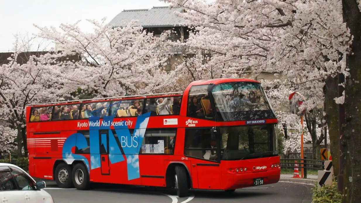 Sky Hop Bus Kyoto Provided by LINKTIVITY Inc.