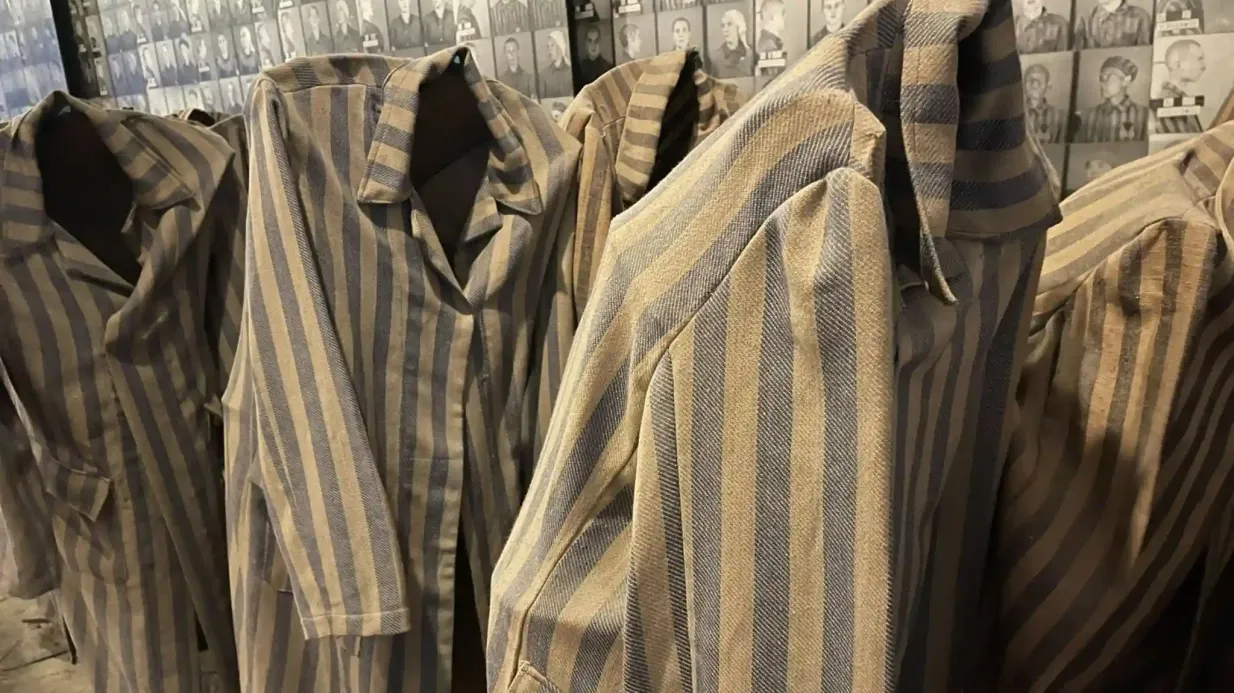 Auschwitz-Birkenau: Tour guidato + Transfer privato Fornito da GLOBAL PARTNER Marzena Olszowska