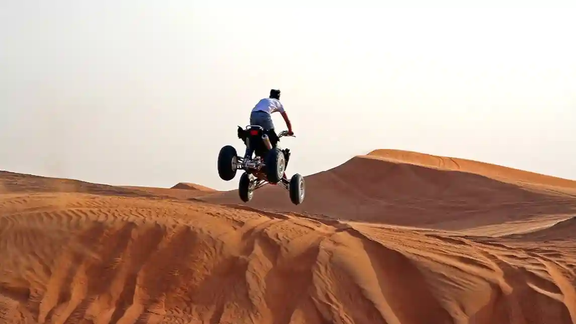 Safari matutino por el desierto: Experiencia en Quad, Sandboarding y Paseo en Camello