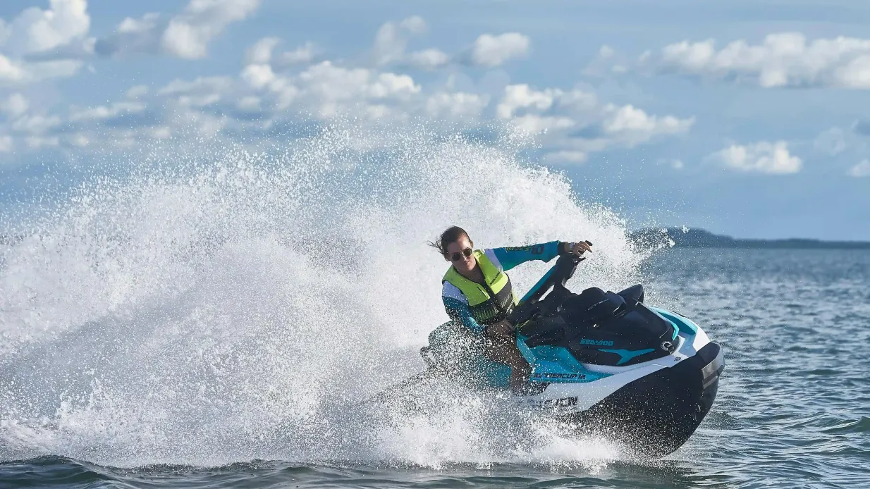 Aventura en moto de agua en el Casino Royale Operado por 00Seven Adventures Pty ltd