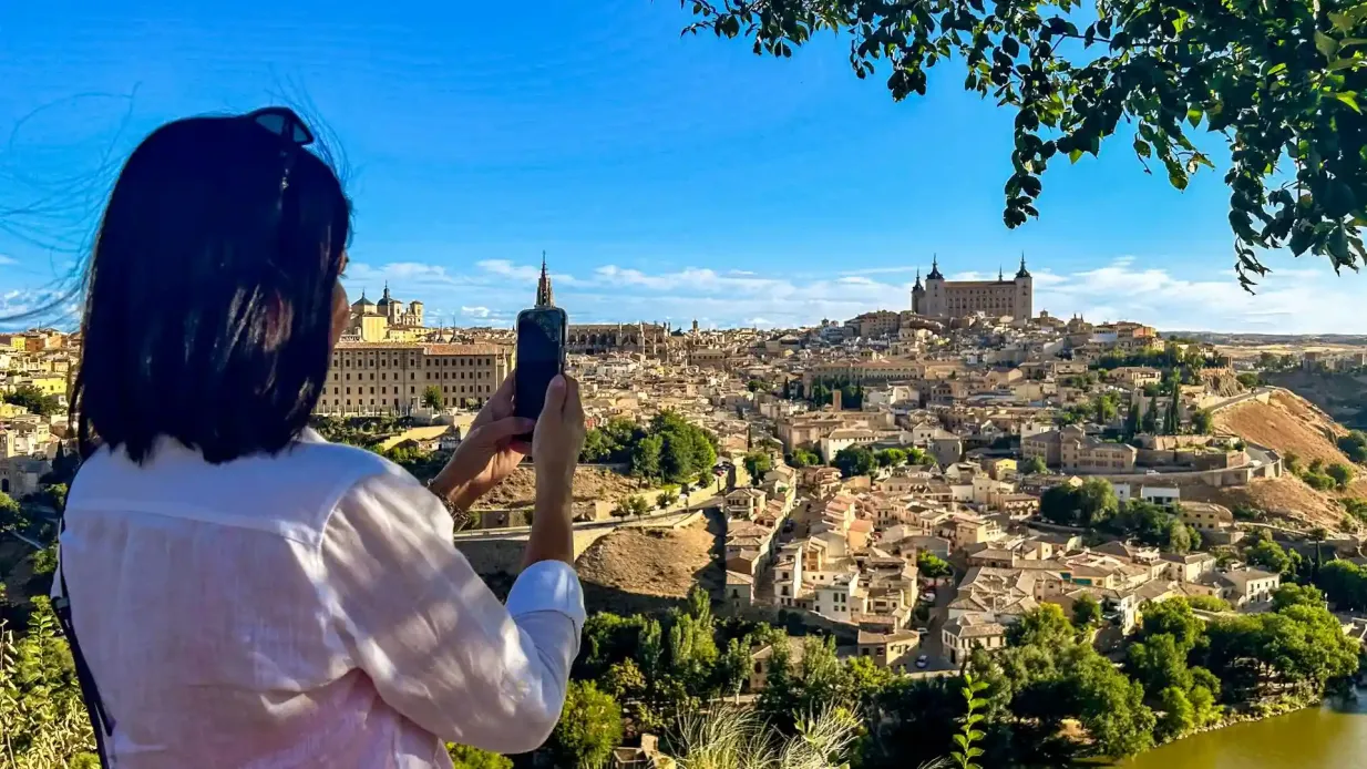 Toledo & Segovia: Day Trip from Madrid + Alcázar of Segovia Entry