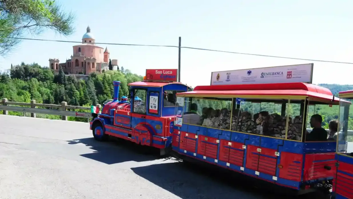 Autobús Abierto de Bolonia y Expreso de San Luca: Billete combinado con degustación de comida