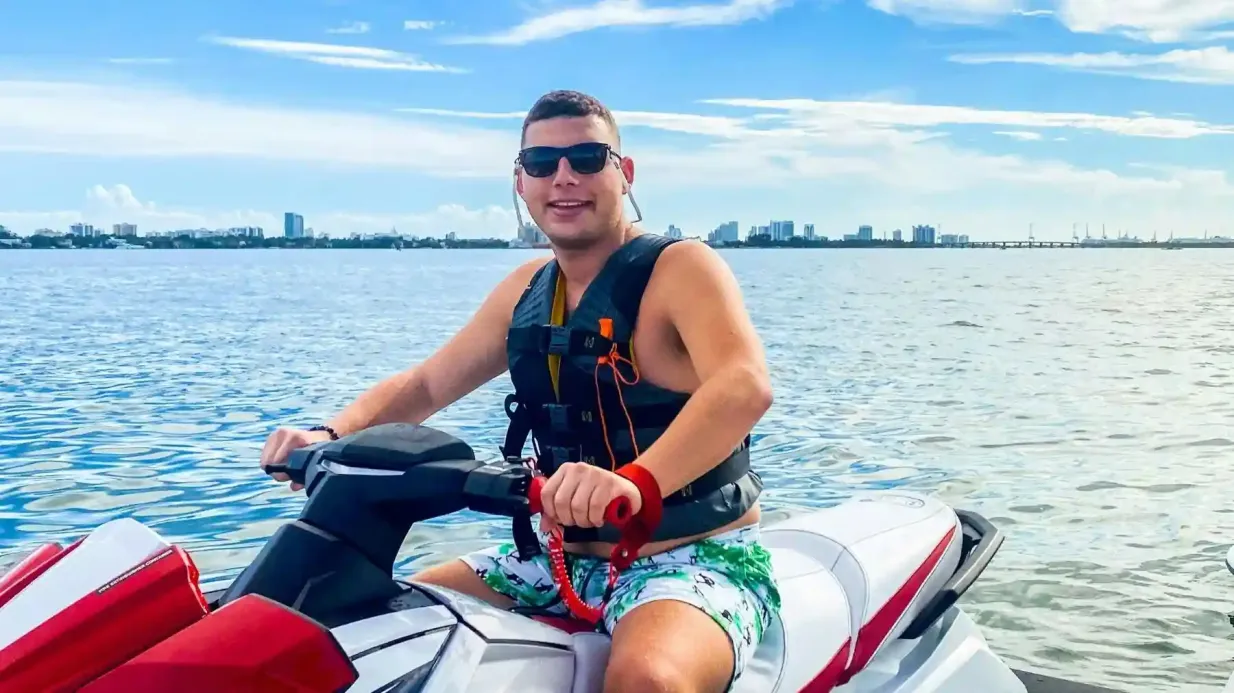 Miami : 1 heure de location de jet ski avec balade en ponton Fournie par Attractions4Us LLC