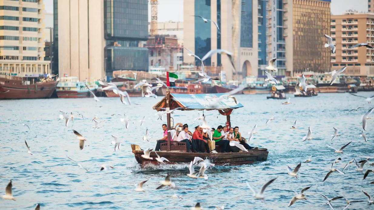 Dubai: Tour di mezza giornata della città antica e moderna con trasporto + ingresso alla Moschea Blu