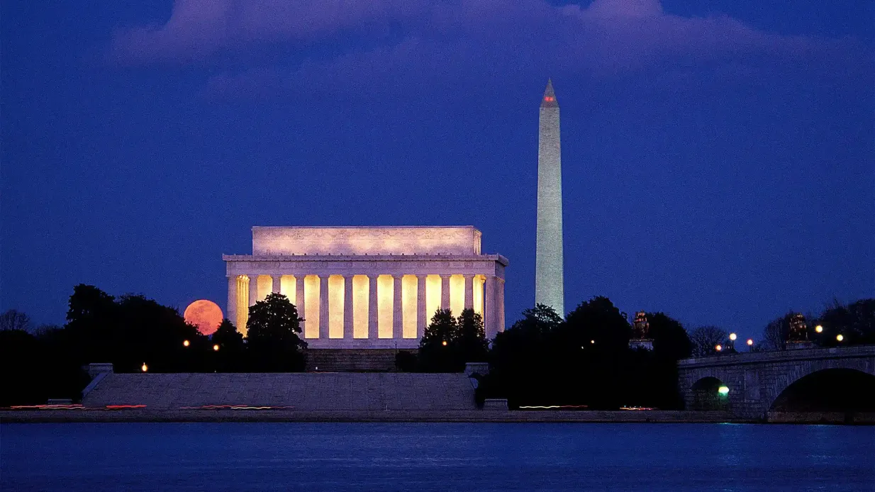Washington DC: Monuments at Night Bike Tour Provided by Unlimited Biking Reservations LLC