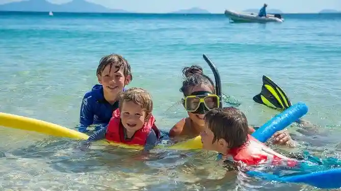 Barriera corallina delle Isole Frankland: Tour guidato in barca da Cairns + Snorkeling + Pranzo Fornito da Frankland Islands Reef Cruises Pty Ltd
