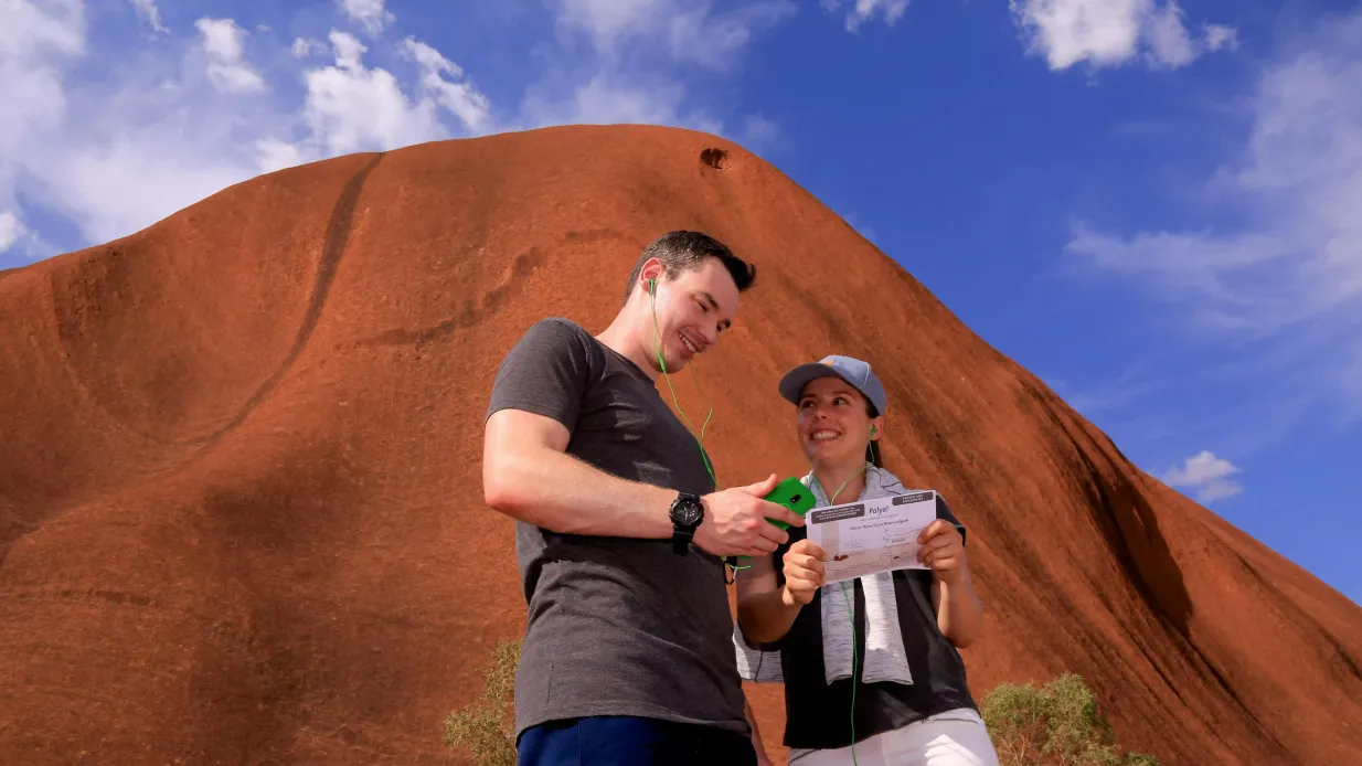 Uluru Audio Guide - Location de matériel Fournie par Uluru Audio Guide Pty Ltd