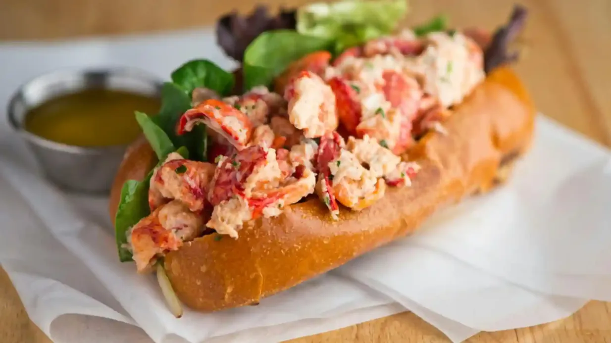 Boston: Seafood Lovers Tour Provided by Boston Pizza Tours
