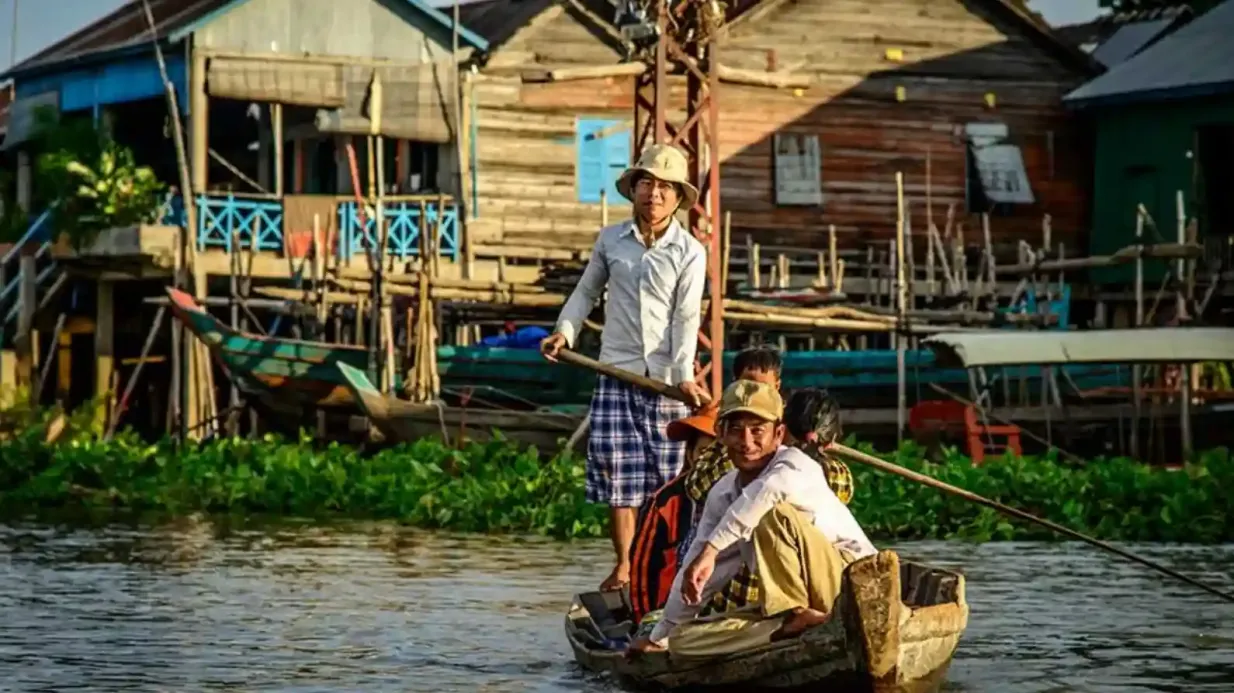 The Floating Village : visite à vélo & croisière au coucher du soleil