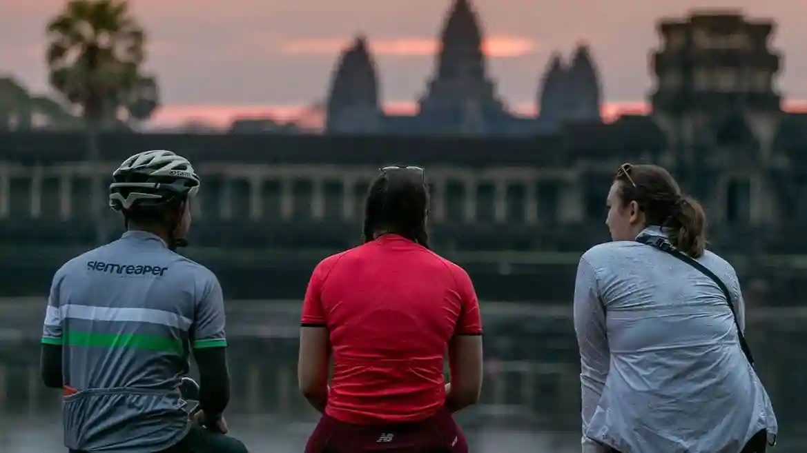 Bike el amanecer de Angkor