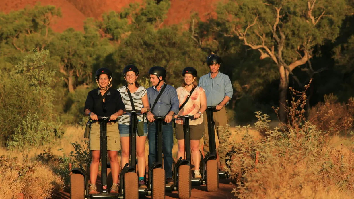Uluru Sunrise Experience & Segway Tour Fournie par Three Segways Pty Ltd