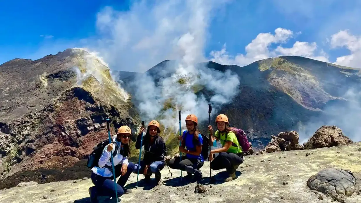 Mount Etna: Excursion to the Summit Craters from Etna Sud Provided by Guide Vulcanologiche Etna Nord