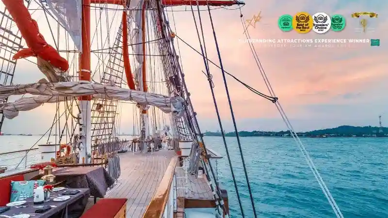 Singapour : Croisière de luxe avec petit-déjeuner ou dîner sur le grand voilier Royal Albatross