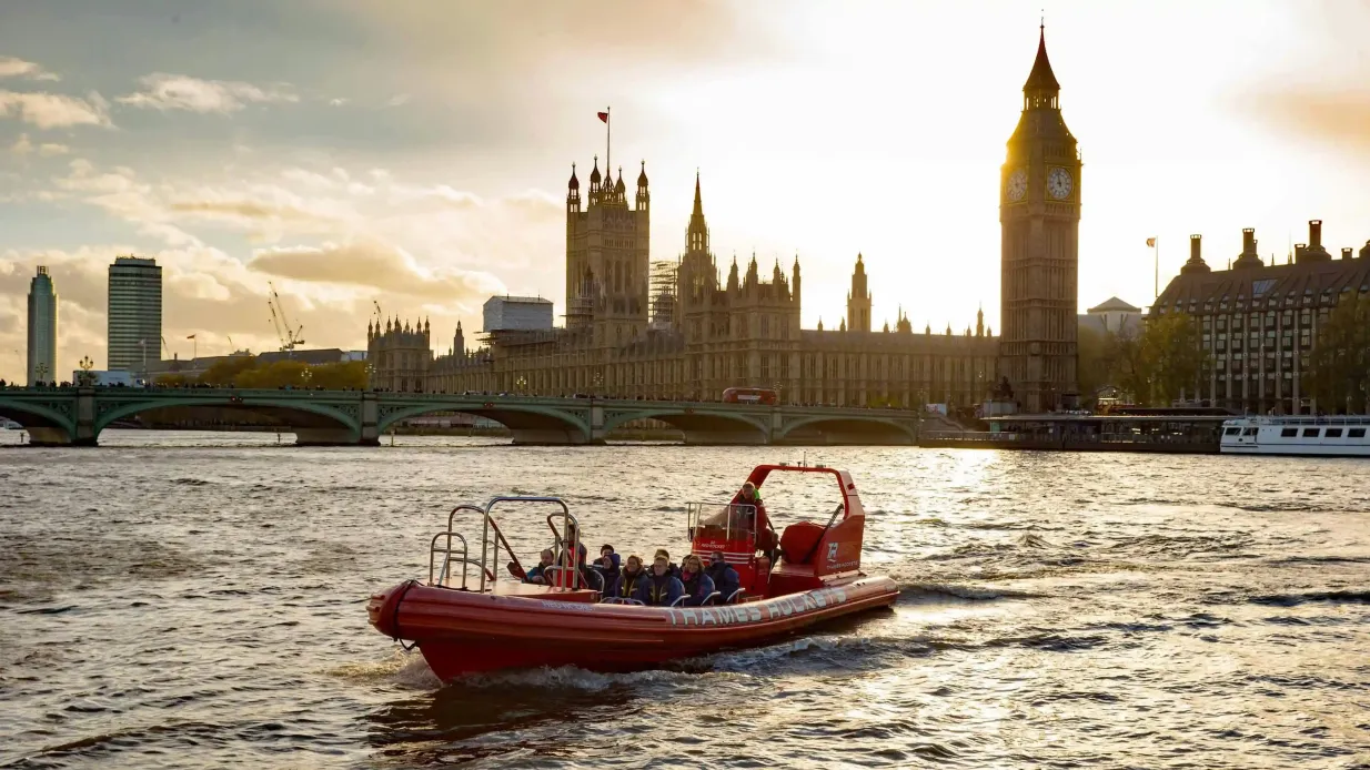Thames Rockets: experiência de lancha à noite