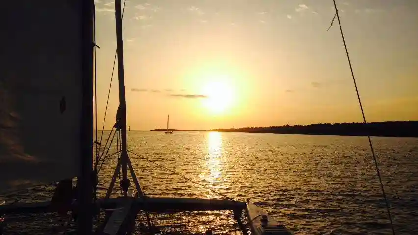 Baie de Fornells : excursion en catamaran au coucher du soleil Fournie par Katayak Menorca (Exploramus)