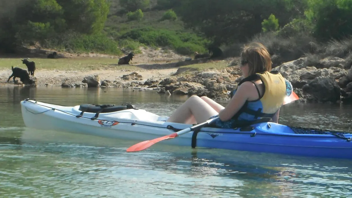 Baie de Fornells : excursion en kayak Fournie par Katayak Menorca (Exploramus)