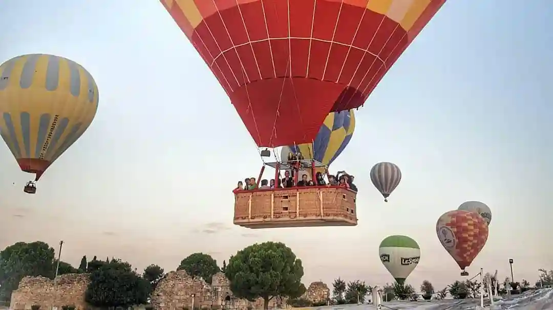 Pamukkale: Heißluftballonfahrt Bereitgestellt von ÖZZENCİR TURIZM VE SEYAHAT
