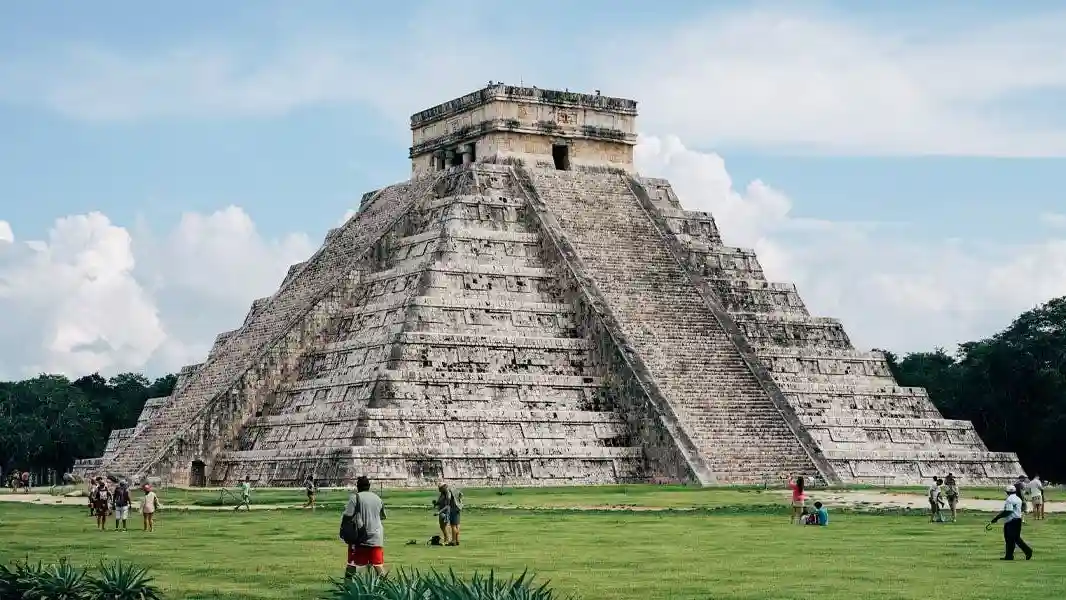 Chichén Itzá, Cenote e Valladolid: Tour guidato, biglietto d'ingresso, trasferimento + pranzo
