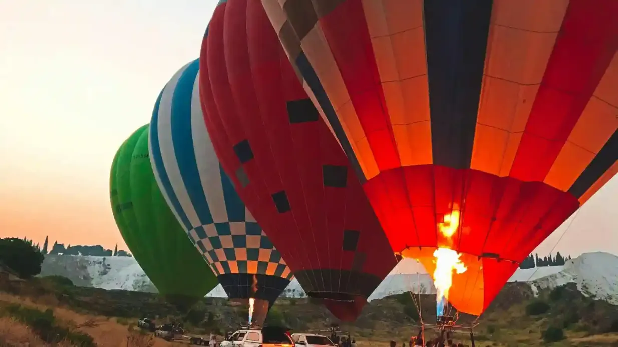 Voo de balão de ar quente em Pamukkale Organizado por Alaturka