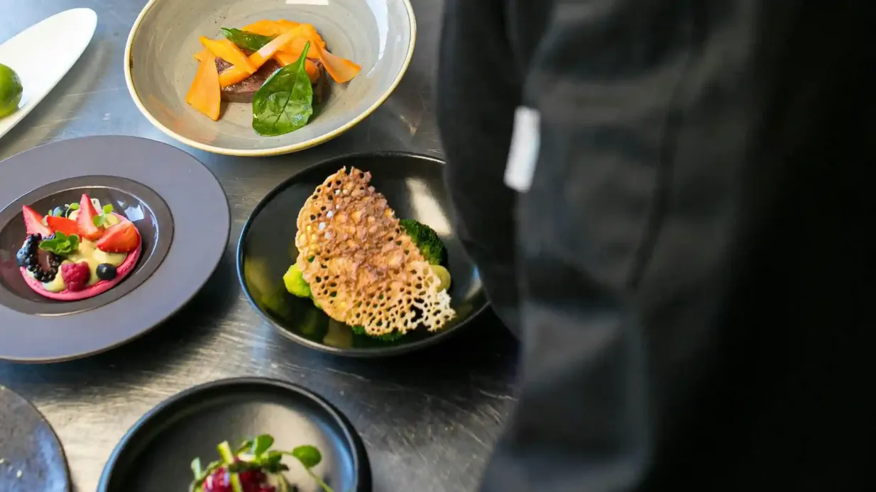 London: 6-Course Dinner on a Panaromic Bus Tour by Bustronome Provided by Bustronome Ltd