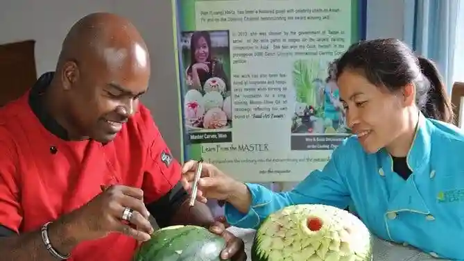 Traditionelles thailändisches Obst- & Gemüse-Schnitzen: Kurs