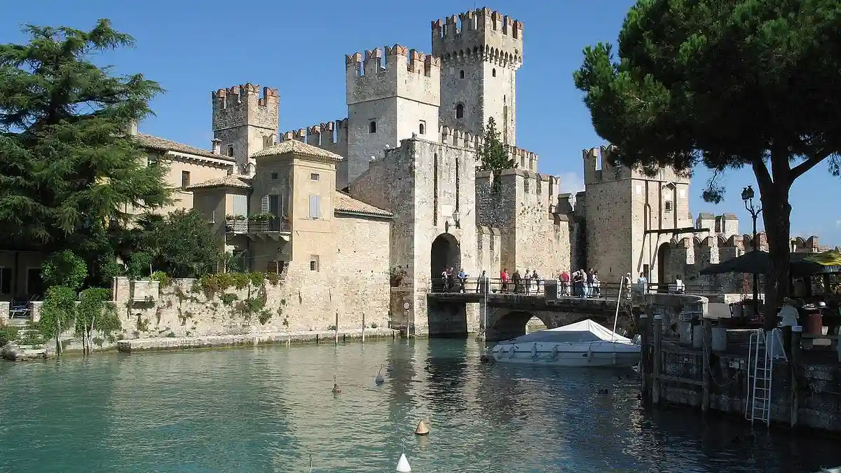 Vérone et le lac de Garde : Excursion d'une journée depuis Milan Fournie par Zani Viaggi