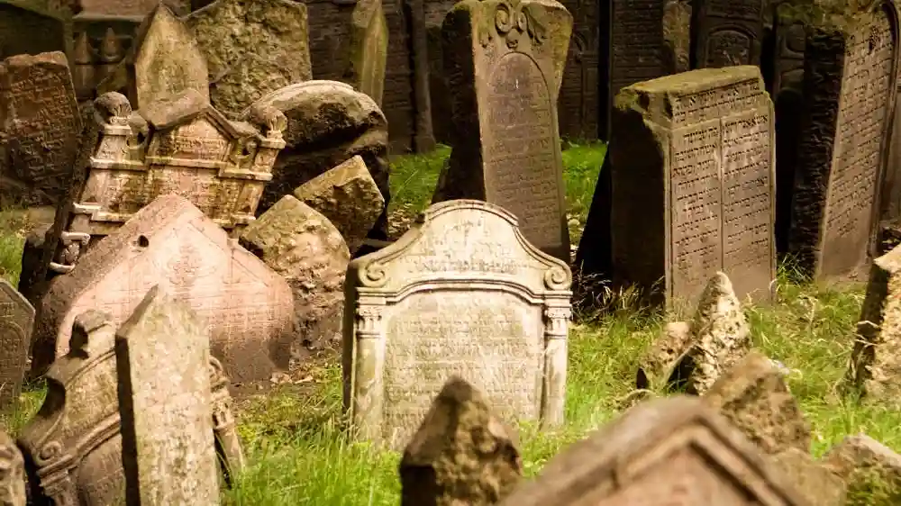 Prague's Jewish Quarter, Synagogues & Cemetery: Spanish Guided Tour Provided by Prague's Jewish Quarter, Synagogues & Cemetery: Spanish Guided Tour