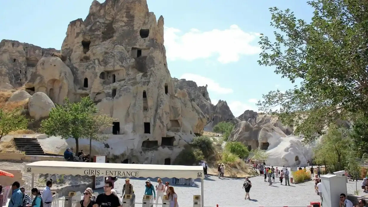 Tour rojo de Capadocia: Excursión de 1 día desde Göreme Operado por Tourmania