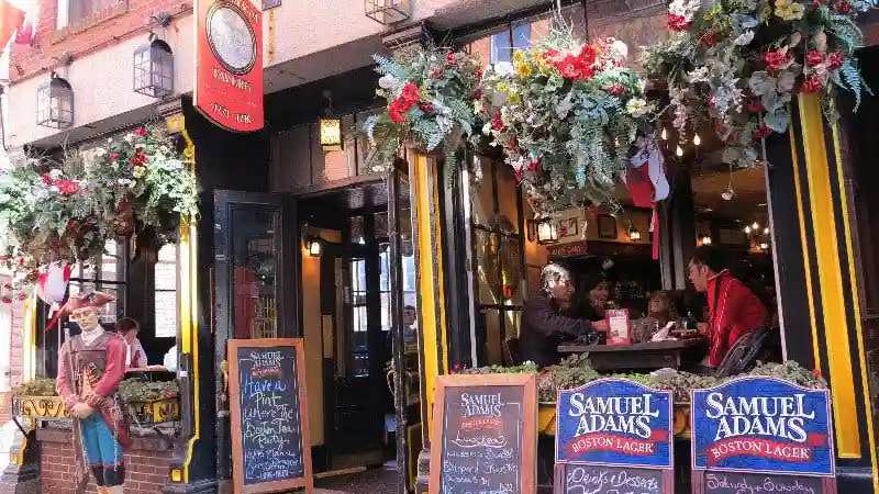 Historic Boston: Taverns Tour Provided by Boston Pizza Tours
