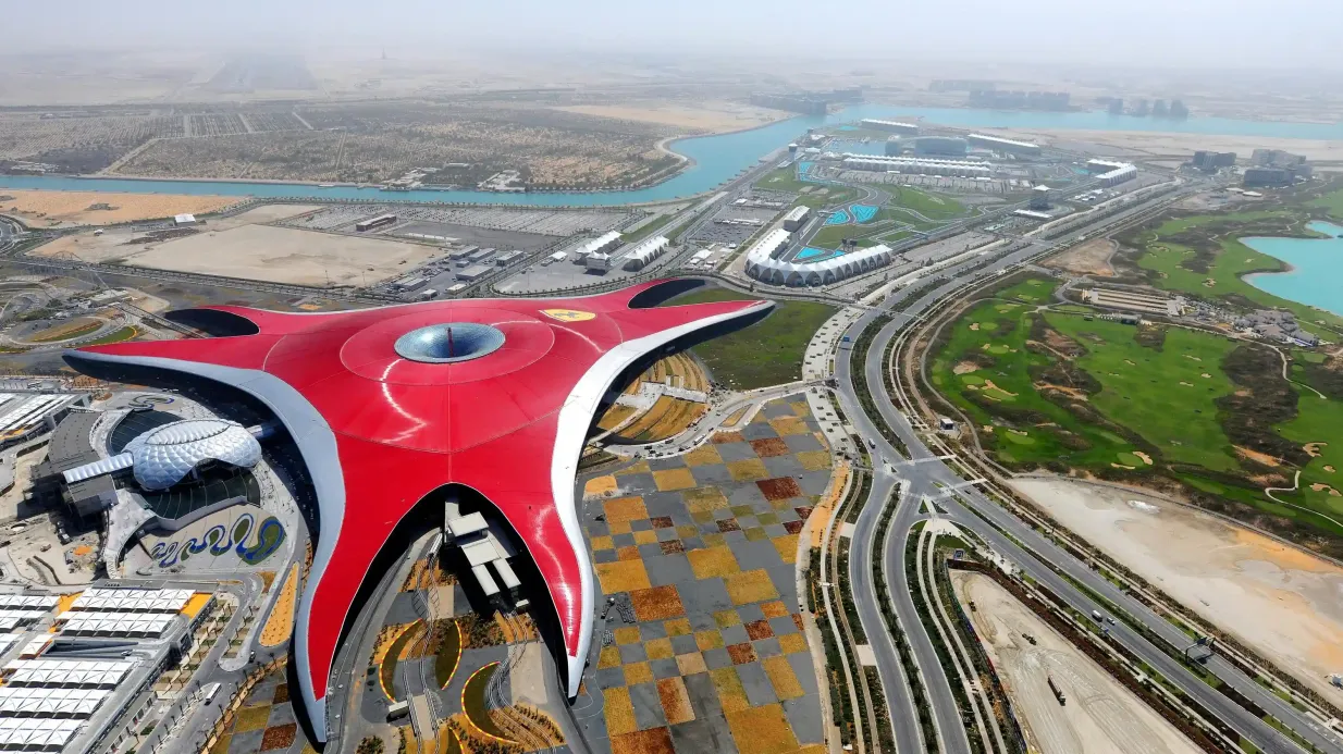 Excursión de un día desde Dubai: Gran Mezquita Sheikh Zayed y Ferrari World Operado por DMC Arabia Tourism LLC