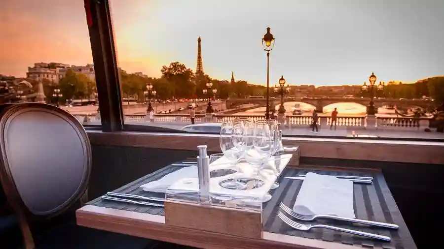 Gourmet-Abendessen im Bustronome Bereitgestellt von Bustronome