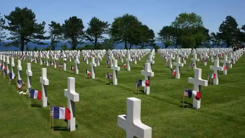 Normandy & D-Day Beaches: Guided Day Trip from Paris with Visit to Cemetery Provided by ParisCityVision