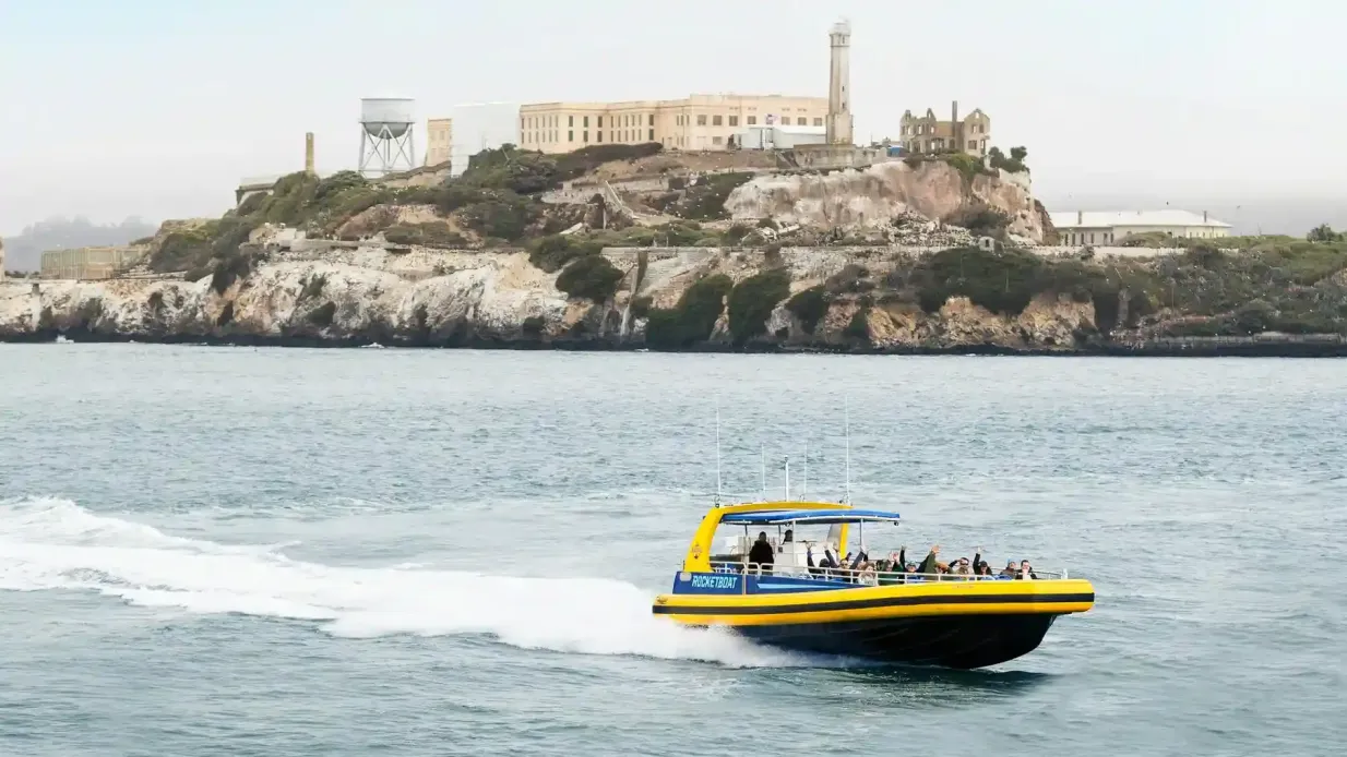 RocketBoat dans la baie de San Francisco Fournie par Blue & Gold Fleet