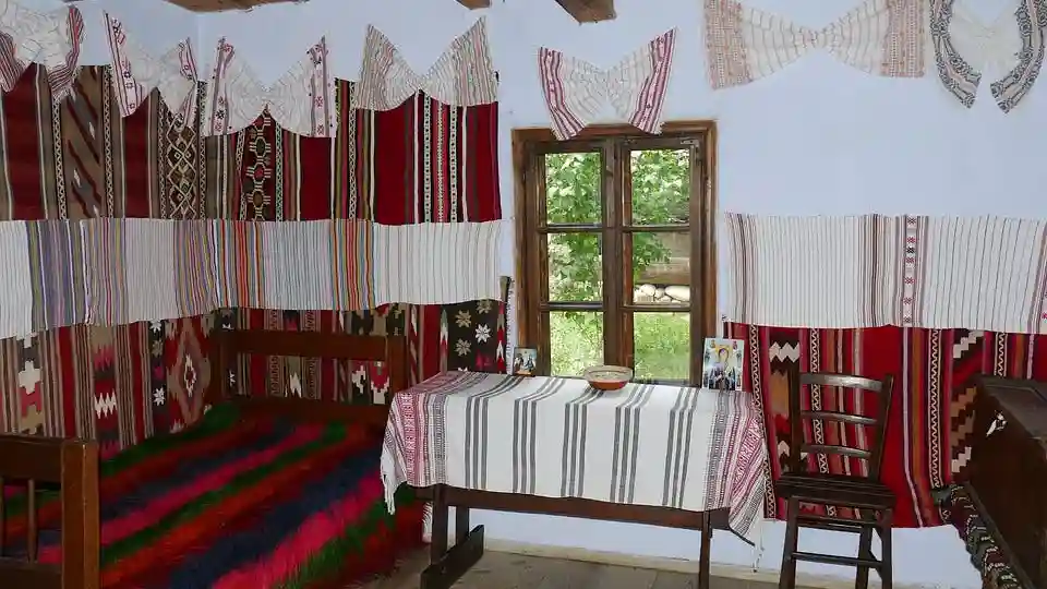 Bucharest Sightseeing Tour & The National Village Museum