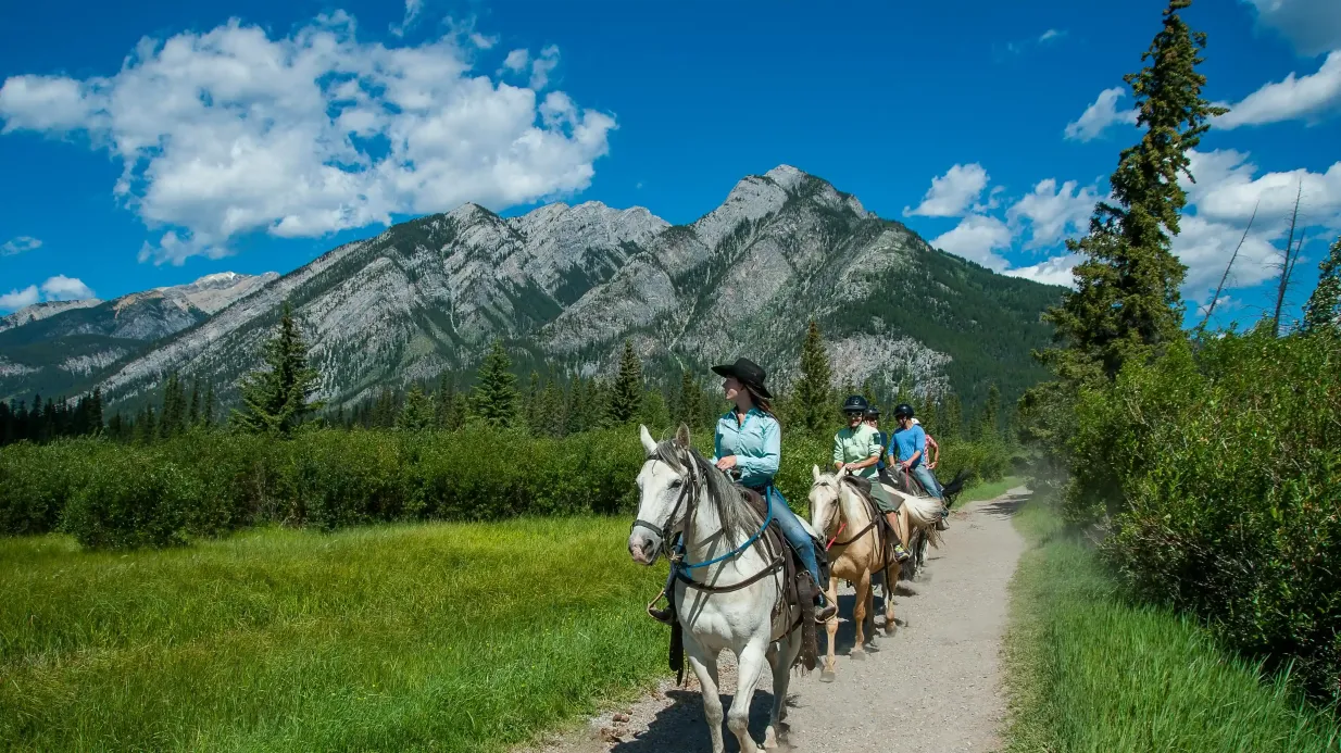 Paseo a caballo en Sundance Loop desde Banff