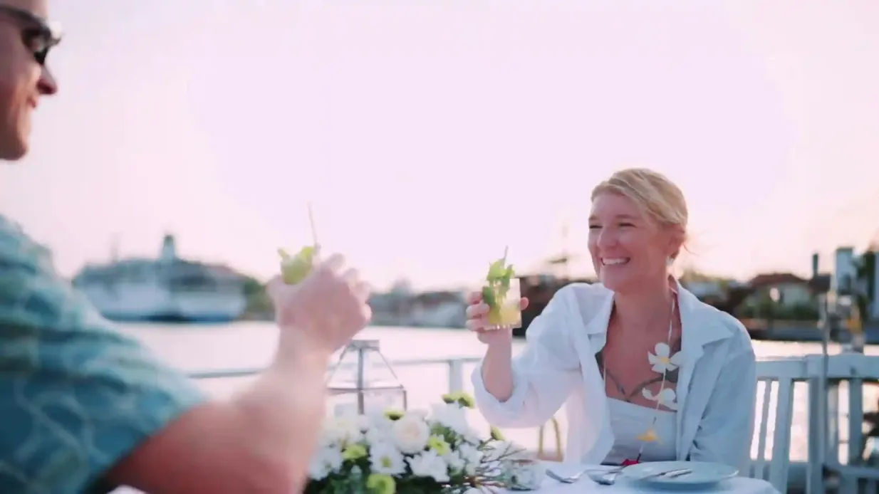 Bali: Cena en barco + comida de 5 platos + música en directo Operado por PT. BALI CRUISE NUSANTARA
