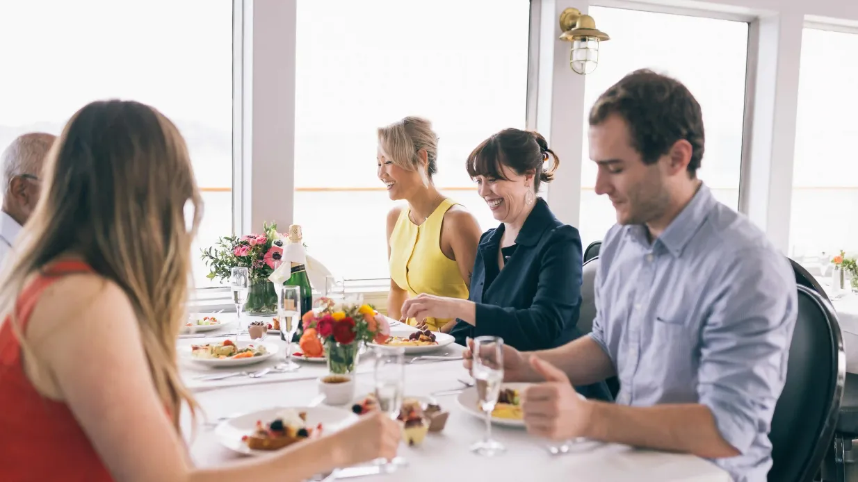 San Diego: Cruzeiro com Brunch de Champanhe e Buffet de Sobremesas Organizado por City Cruises West