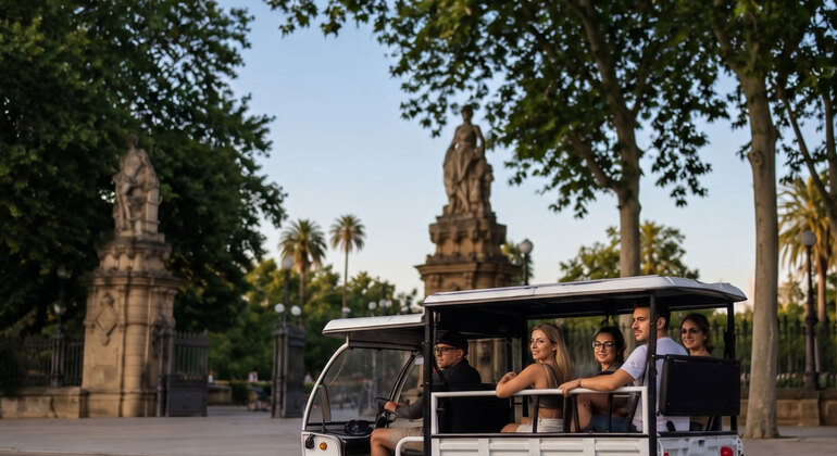 Kostenlose Tuk-Tuk-Tour: Barcelona Küste & Arc de Triumf