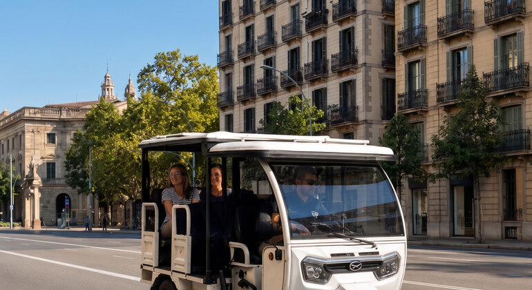 tuk-tuk-free-tour-barcelona-seaside-arc-de-triumf-es-3