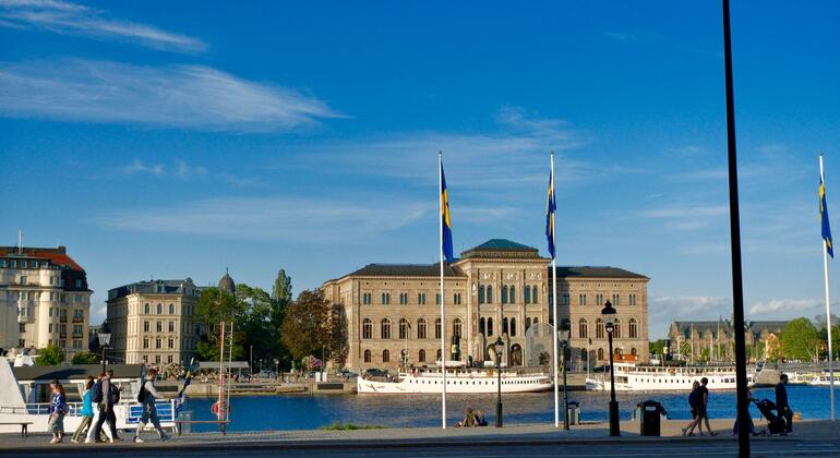 Tour a piedi gratuito di Gamla Stan: scoprite il cuore di Stoccolma Fornito da Wolf Tours Stockholm