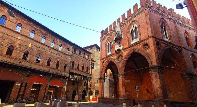 Old Town Bologna: Self-Guided Exploration Game Italy &mdash; #5