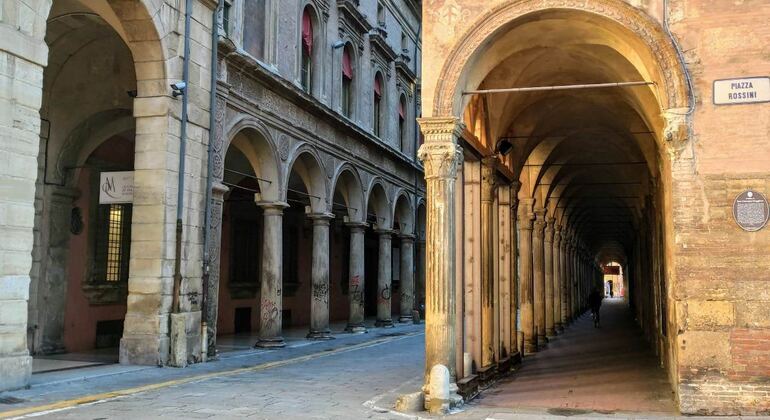 Old Town Bologna: Self-Guided Exploration Game Italy &mdash; #9